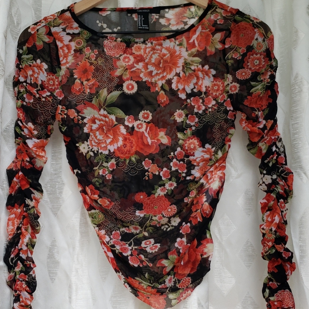 🤍🌹🌸 🐆 FOREVER 21 🐆🌸 Sheer floral Top